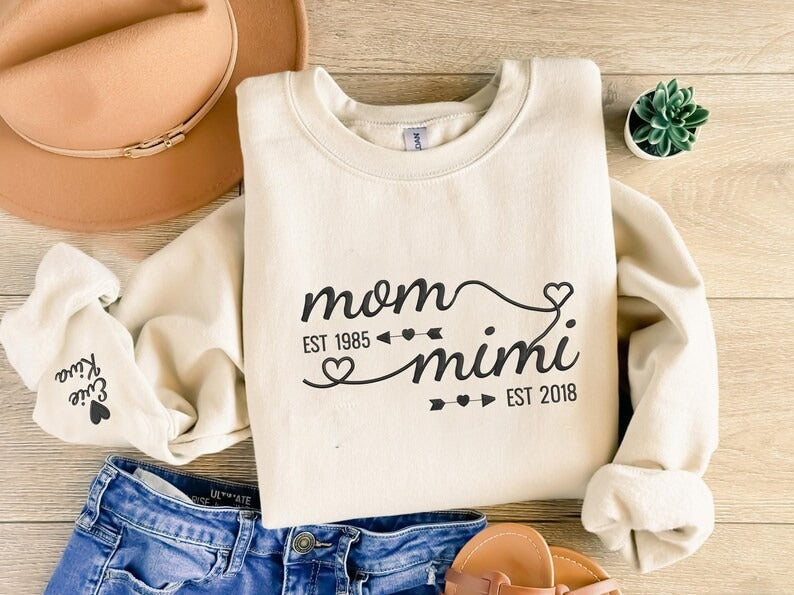 Personalised Mom Grandma Sweatshirt, Embroidered Kids Name on Sleeve Sweater, Pregnancy Announcement Jumper, Custom Est Date Mother Day Gift