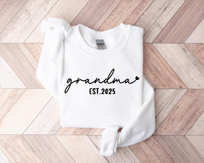 Personalised Grandma Sweatshirt, Custom Est Date Crewneck Sweater, Grandma Heart Printed Jumper, Minimalist Mummy Sweater, Mothers Day Gifts