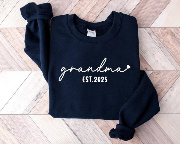 Personalised Grandma Sweatshirt, Custom Est Date Crewneck Sweater, Grandma Heart Printed Jumper, Minimalist Mummy Sweater, Mothers Day Gifts
