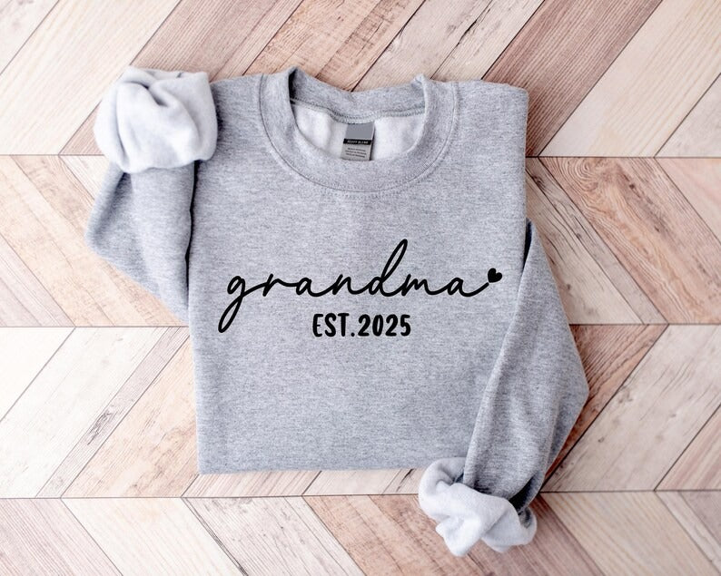 Personalised Grandma Sweatshirt, Custom Est Date Crewneck Sweater, Grandma Heart Printed Jumper, Minimalist Mummy Sweater, Mothers Day Gifts