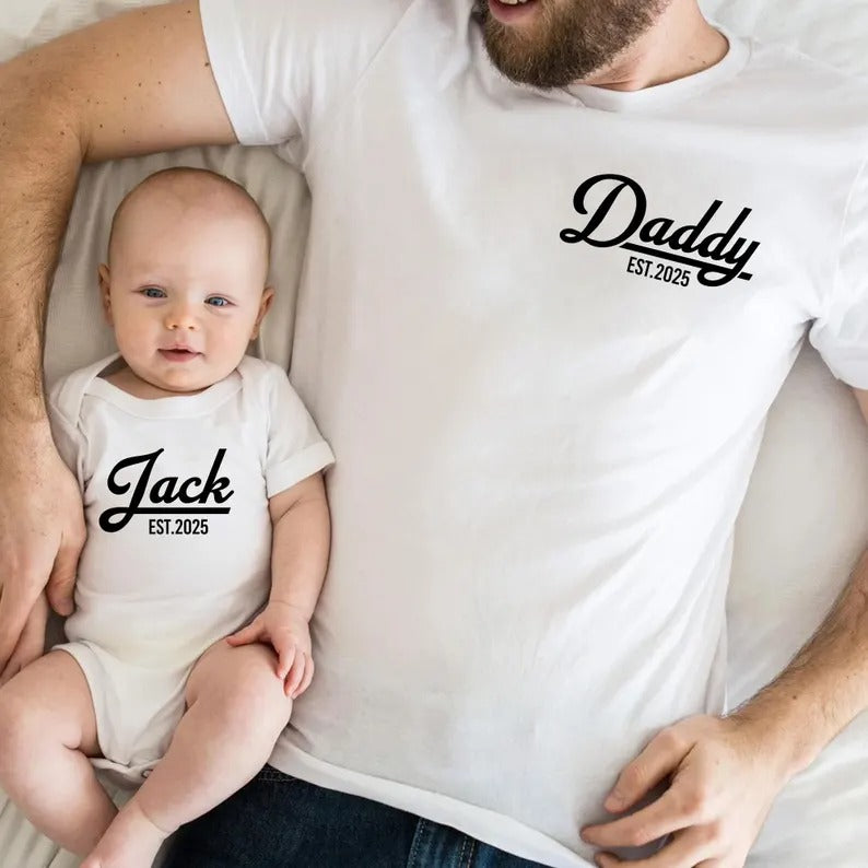 Personalised Dad Est Shirt, Custom Dad T-Shirt with Baby’s Birth Year, Father’s Day Gift from Baby, New Dad Gifts, Matching Family Shirts