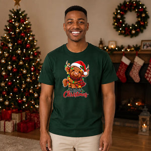 Cute fluffy highland cow winter Christmas Unisex T-Shirt