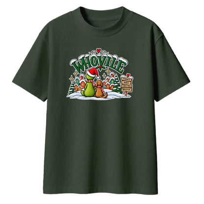 Charming Whoville puppy scene Christmas Oversized T-Shirt