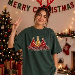 Sparkling red gold tree print Christmas Oversized T-Shirt
