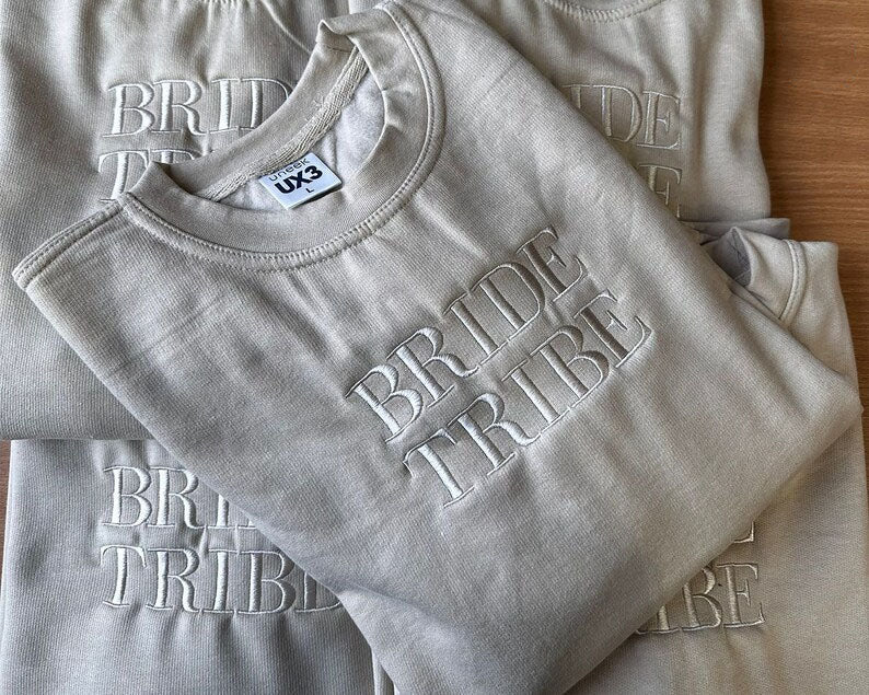Bride Sweatshirt, Wifey Embroidered Crewneck Jumper, Maid of Honour Hubby Jumper, Couple Matching Hen Do Bachelor Party Wedding Gift for Mrs